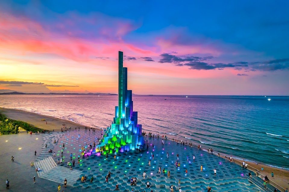 nghinh phong tower at night